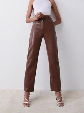Brand New ARITZIA Wilfred Melina Maroon Pants in Vegan Leather Sz 4 🤎